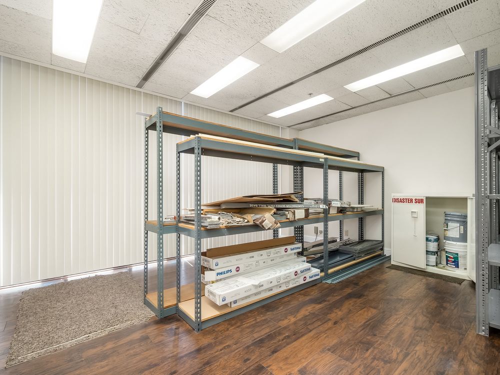 Office Space Available in Excellent Condition & Move-In Ready : 1221 Van Ness Ave, Fresno, CA 93721